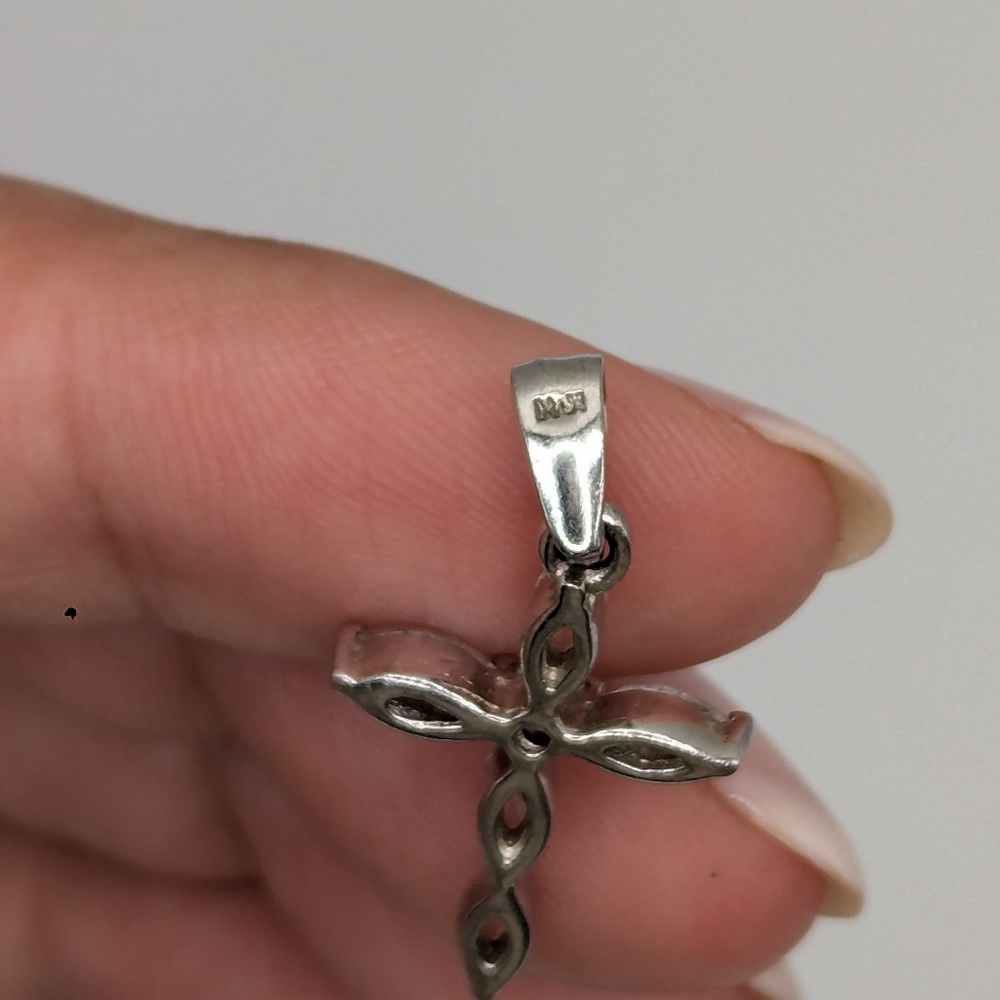 Available - Silver and zirconia cross pendant - Picture 5 of 5